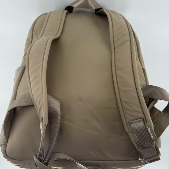 Lululemon Tan Everywhere
Backpack 22L - Picture 8 of 13